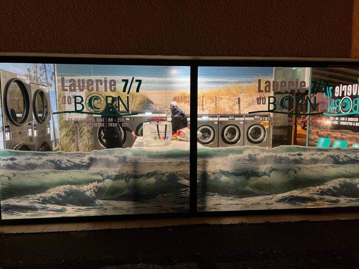 Vitrine laverie du Born Biscarrosse